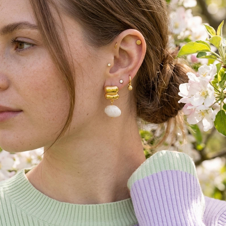 Boucles d'oreilles clous en résine effet marbre - Plaqué or 18 carats